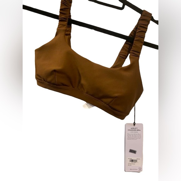 NWT Alo Yoga sports bra Size XS - Picture 2 of 5